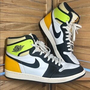 Nike Air Jordan 1 Retro High Hi OG Volt Size 12